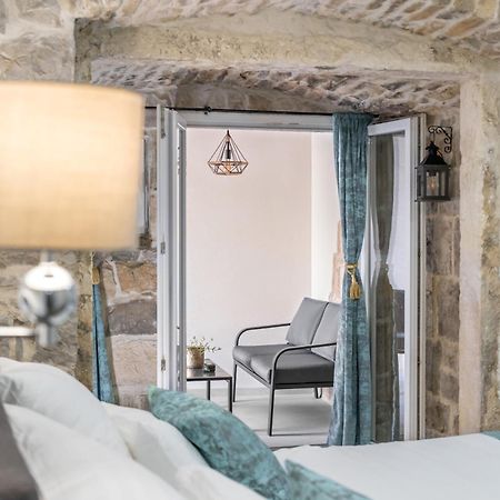 Heritage Apartman Geza In Centar With Private Parking Kaštela エクステリア 写真