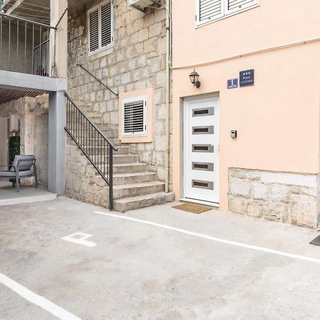 Heritage Apartman Geza In Centar With Private Parking Kaštela エクステリア 写真