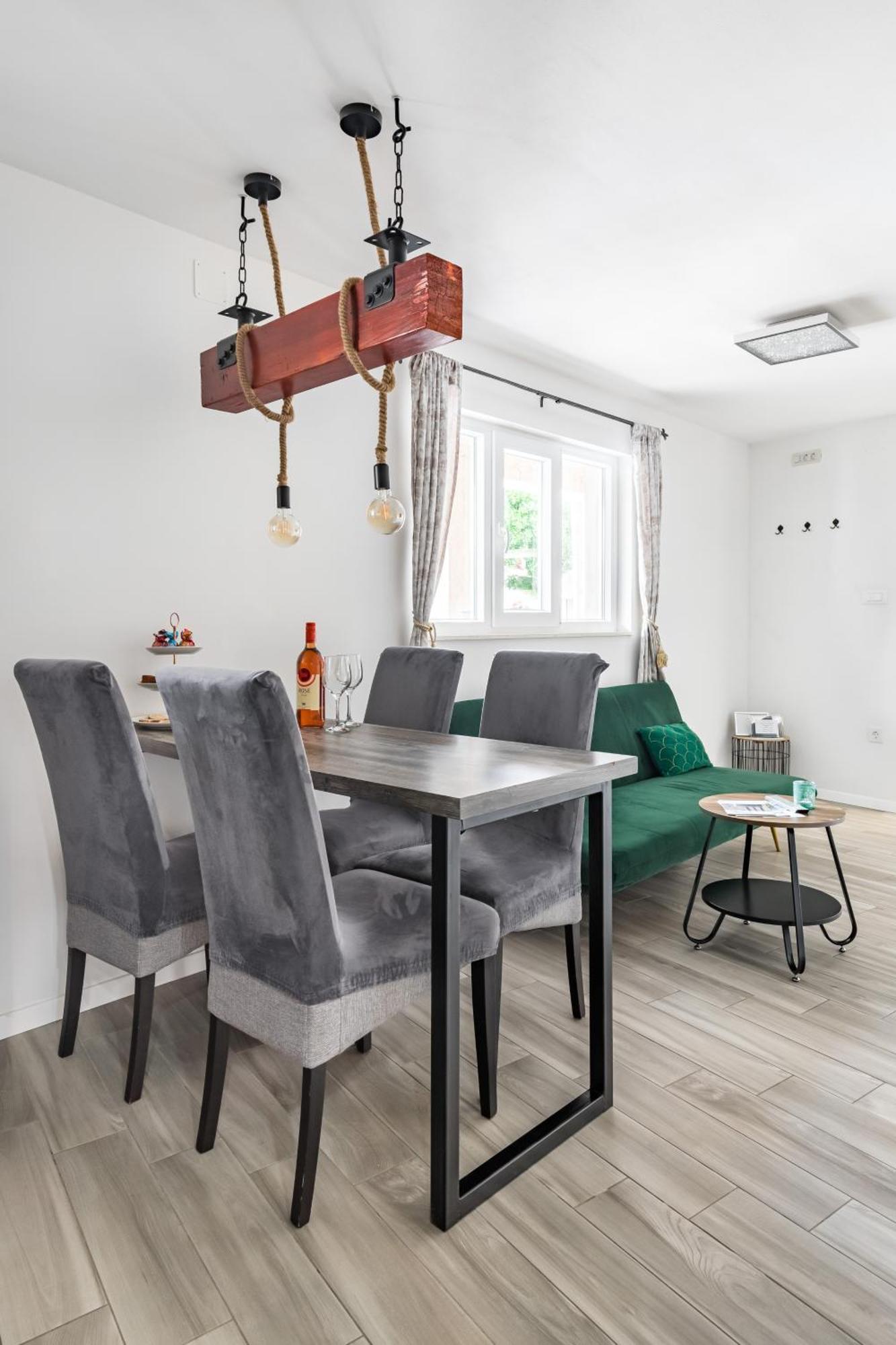 Heritage Apartman Geza In Centar With Private Parking Kaštela エクステリア 写真