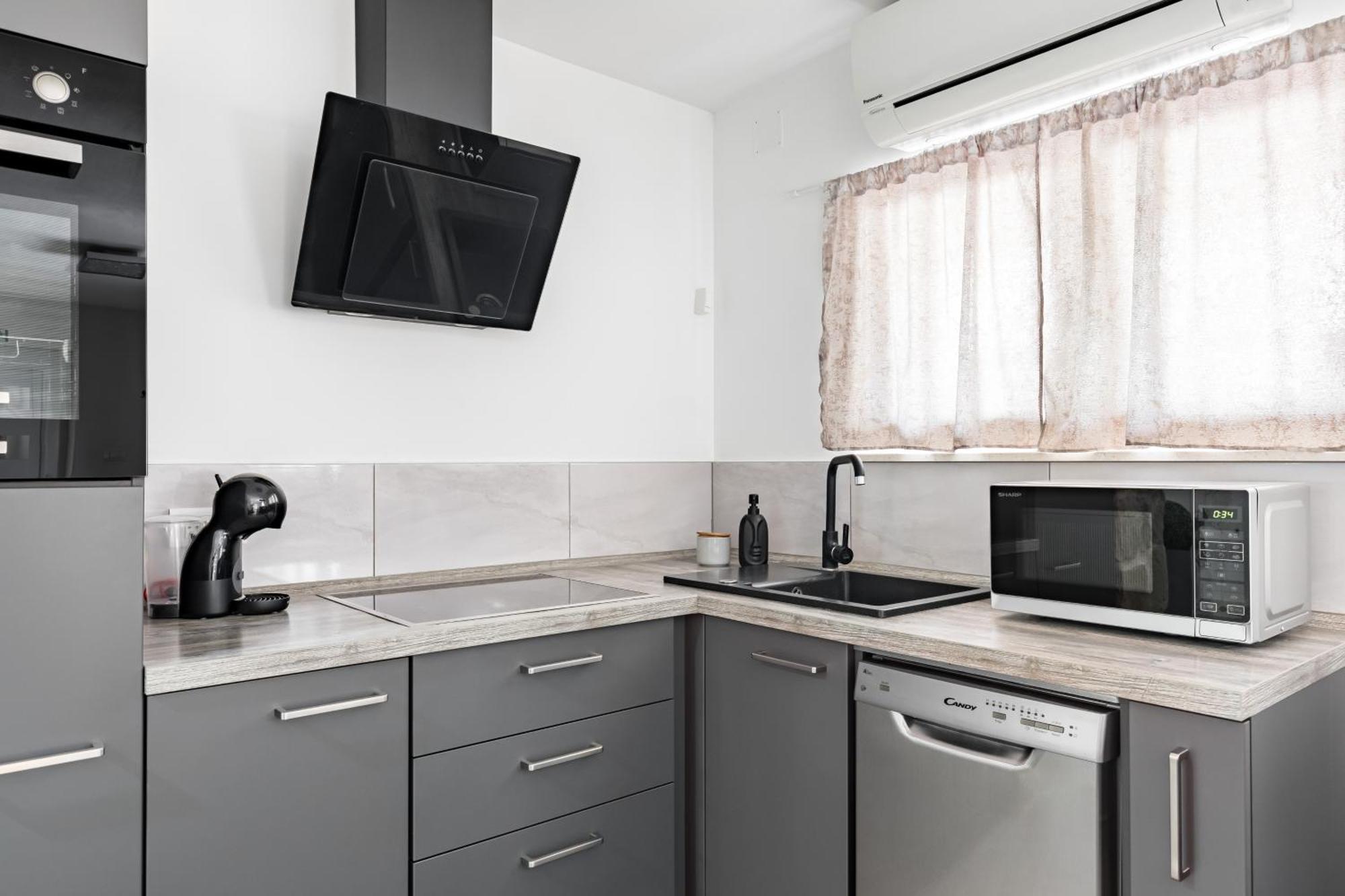 Heritage Apartman Geza In Centar With Private Parking Kaštela エクステリア 写真