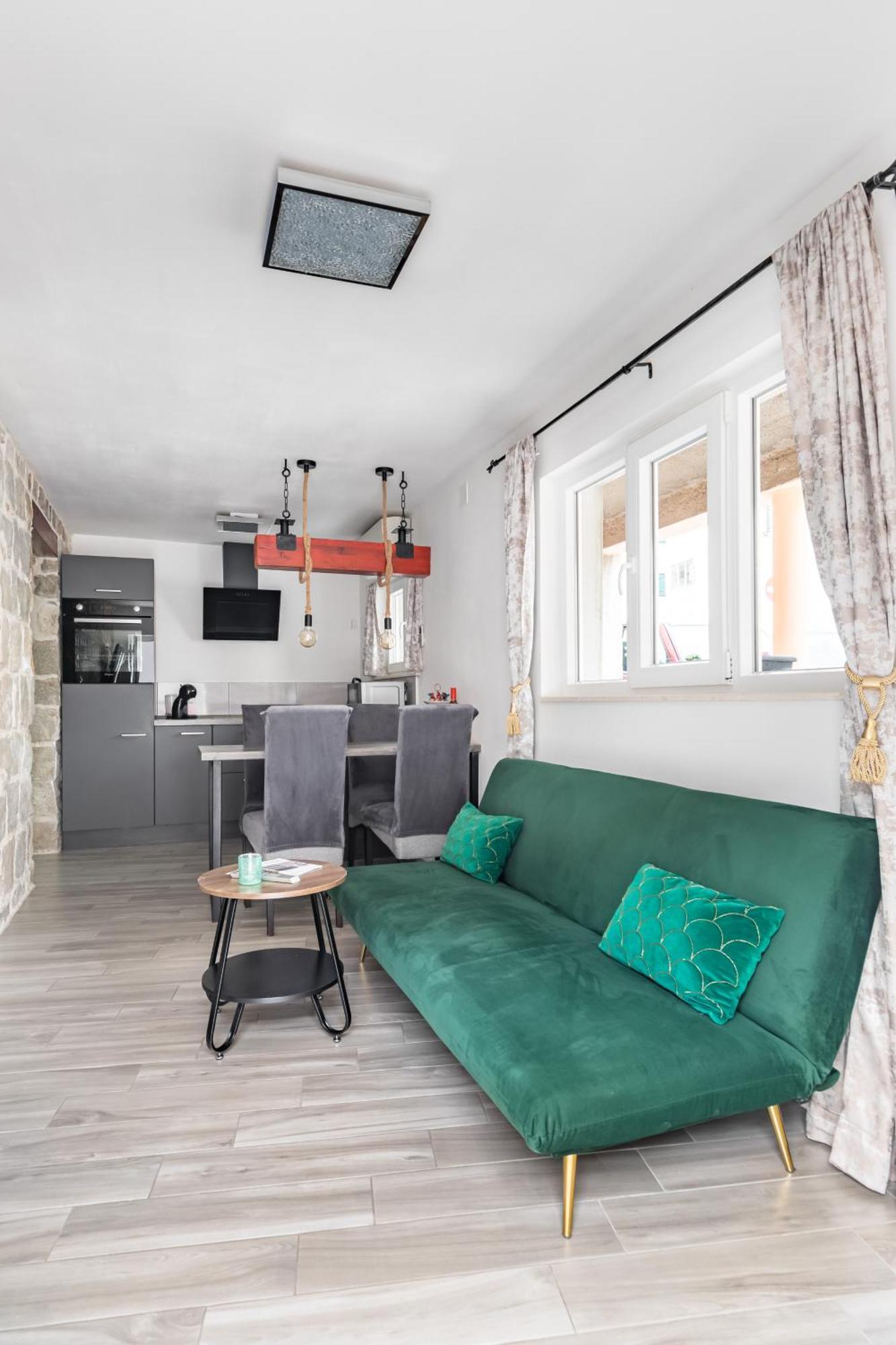 Heritage Apartman Geza In Centar With Private Parking Kaštela エクステリア 写真
